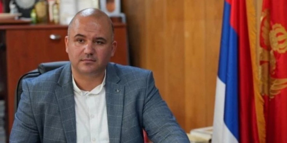Vraneš: Policija me saslušavala zbog srpskih pesama otpevanih uz gusle ispred Manastira Svete Trojice
