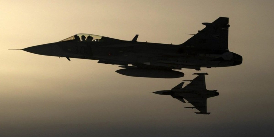 Špijunski NATO avion kruži uz rusku granicu - Drama na Baltiku!