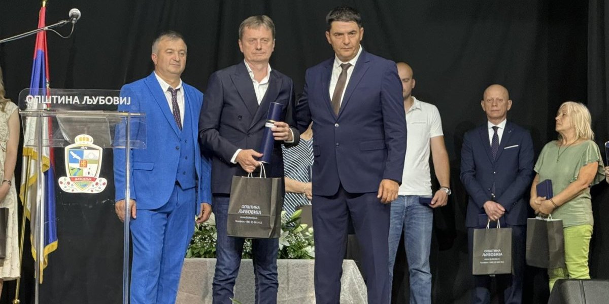 Ministar za javna ulaganja Darko Glišić, dobitnik Povelje opštine Ljubovija