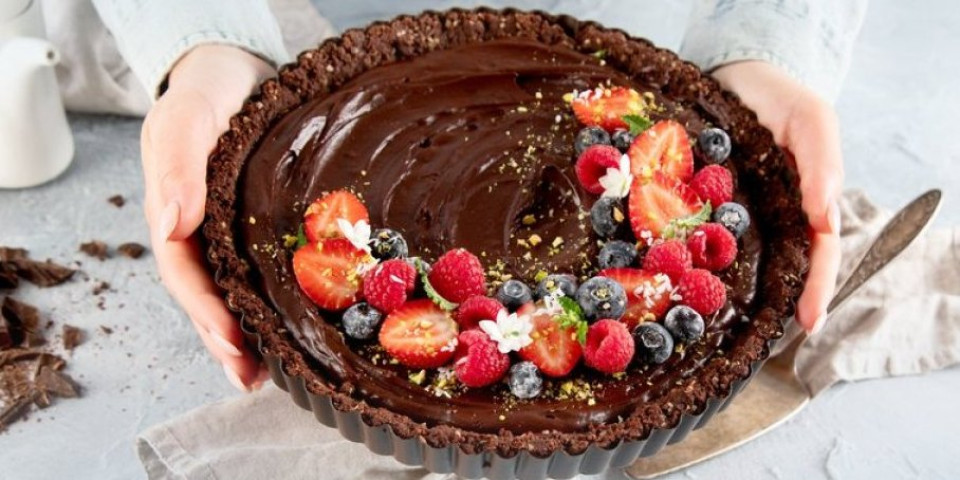 Savršen letnji desert: Čokoladni tart sa voćem - osvežavajuć i preukusan