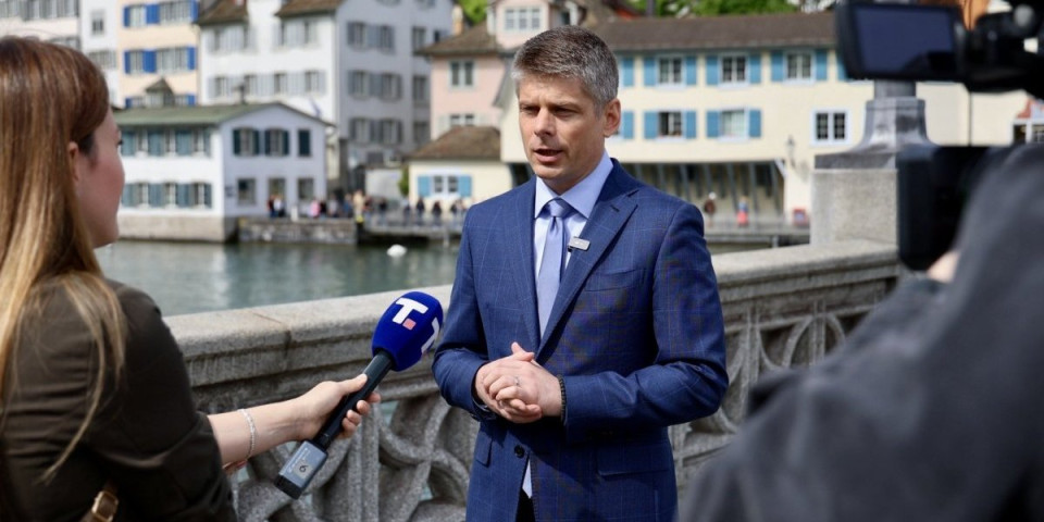 Gujon prisustvovao izložbi "Ugroženi i zaboravljeni ljudi" u Cirihu