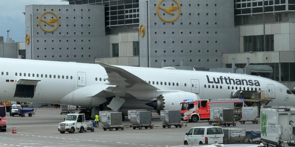 (VIDEO) Haos na aerodromu! Boing 787 se srušio pre poletanja: Ima mnogo povređenih