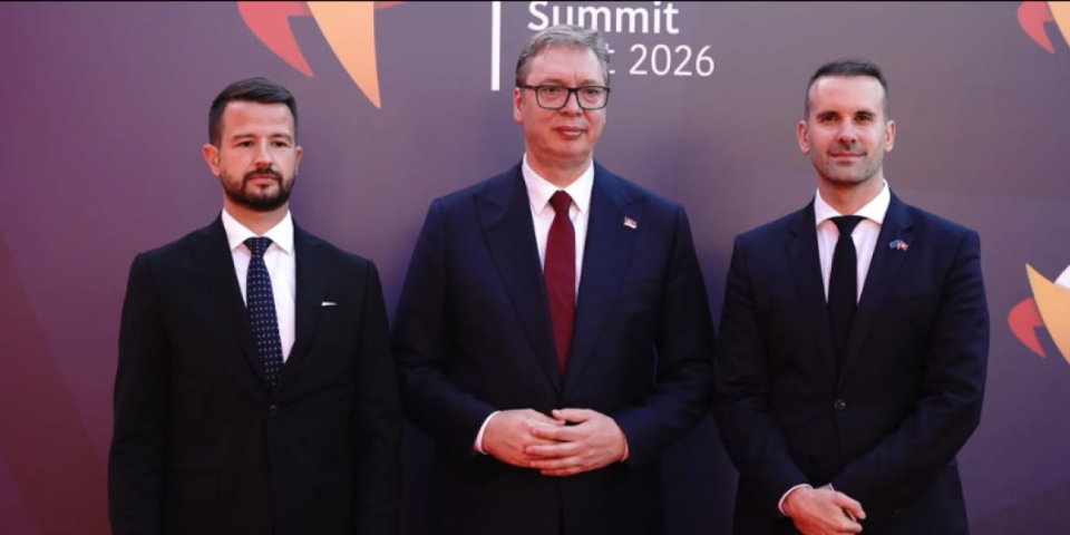 Tri boda u gostima: Vučić u Tivtu preuzeo inicijativu i promenio politički narativ (FOTO)