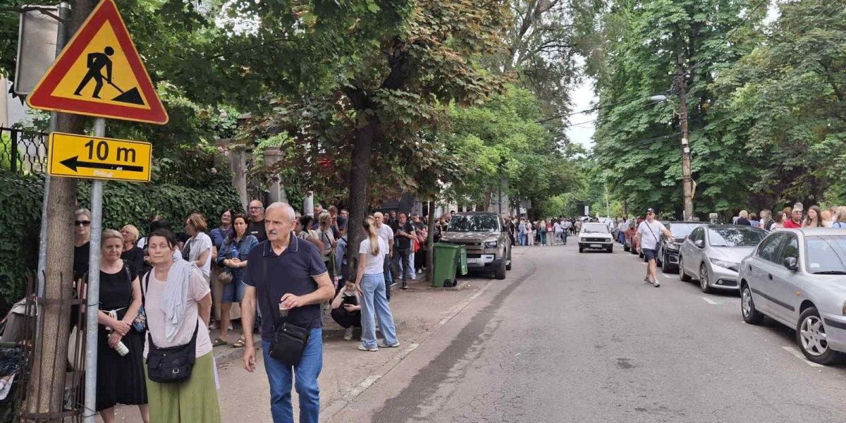 Ne vidi se kraj koloni