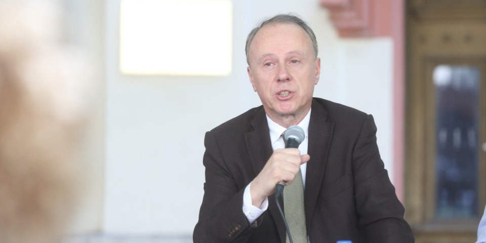 Zaustavite blokaderskog papu: Da li postoji mesto gde ovaj ne laje na Srbiju?!