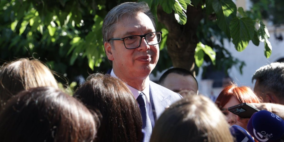 Mi smo za predlog Makrona i Merca! Vučić iz Tivta: "Non pejper će promeniti ritam pristupanja EU"