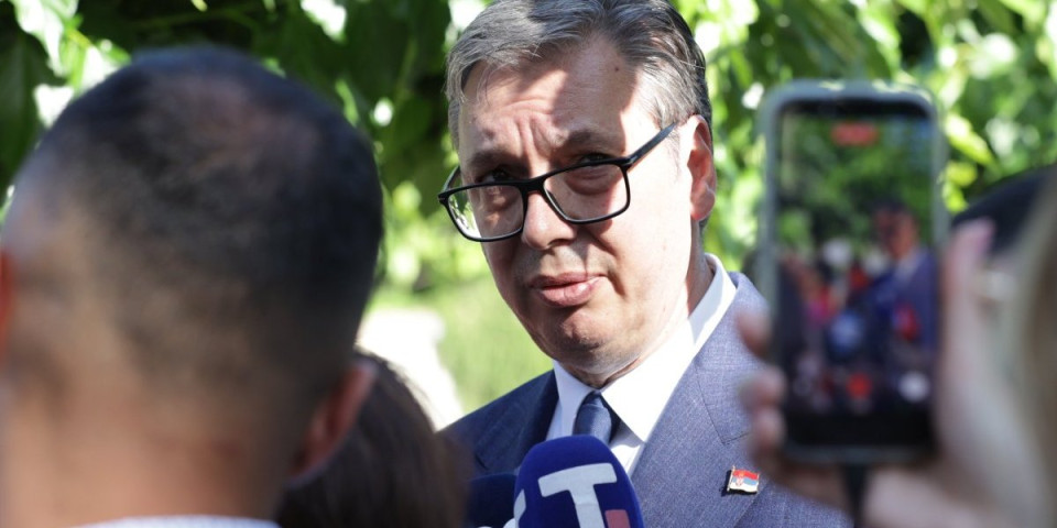Vučić razobličio zloglasni mit: Predsednik Srbije u Crnoj Gori stvari postavio na pravo mesto!