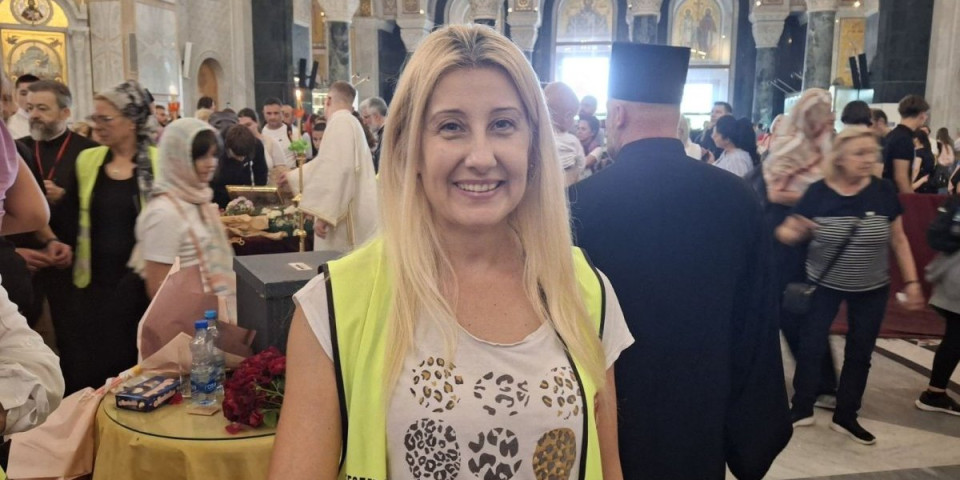 Ona je anđeo čuvar u Hramu: Volonterka Verica svakog dana prebacivala je na stotine mališana preko reda (FOTO/VIDEO)