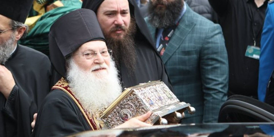 Ko je iguman manastira Vatoped? Otac mu nestao u ratu, on završio u ozloglašenom zatvoru, a cela Srbija se poklonila svetinji koju je doneo
