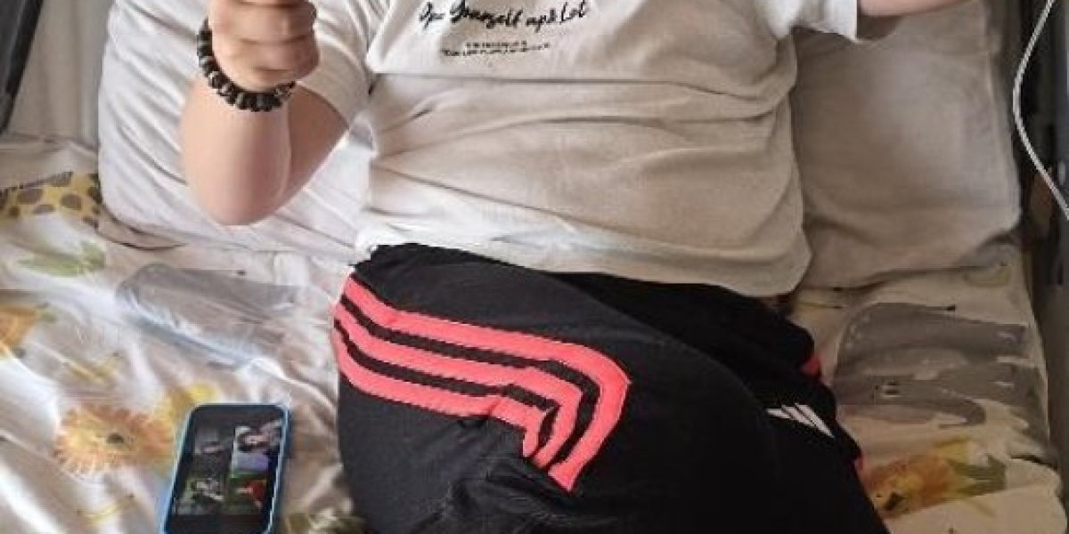 Prve fotografije Andrije Kneževića nakon operacije u Cirihu
