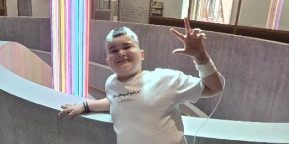 Andrija Knežević (8) operisan u Cirihu: Mali borac ne skida osmeh sa lica (FOTO)