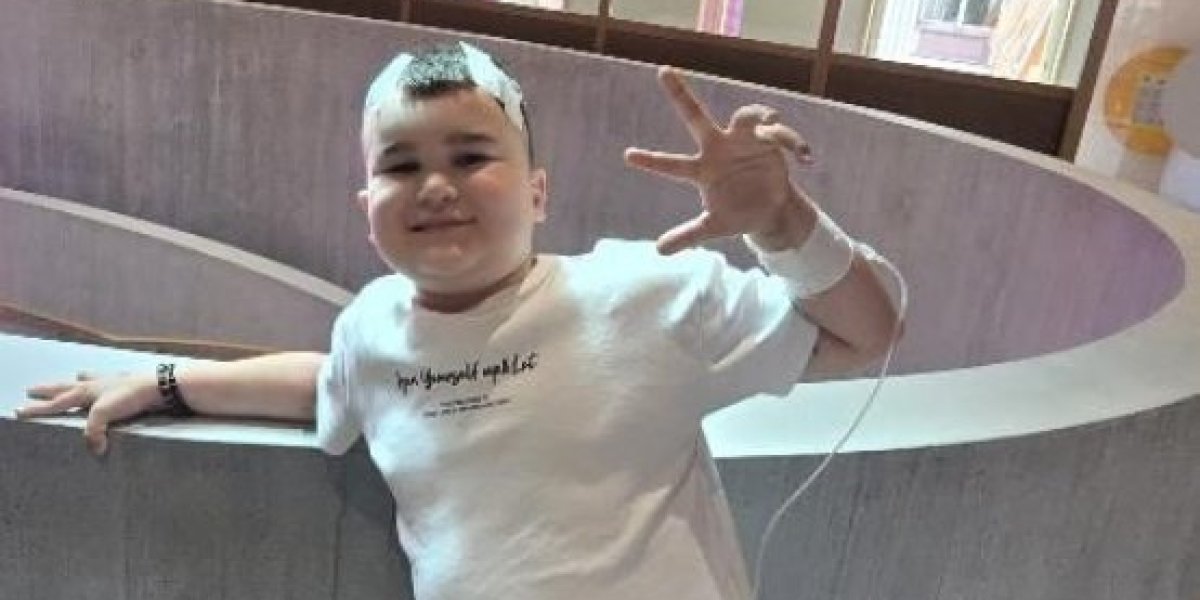Prve fotografije Andrije Kneževića nakon operacije u Cirihu