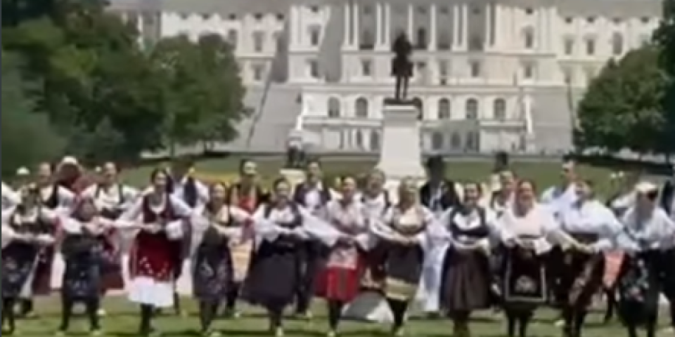 Srpska trobojka i narodne nošnje usred Vašingtona: Razvilo se veliko kolo ispred Kapitola! (VIDEO)