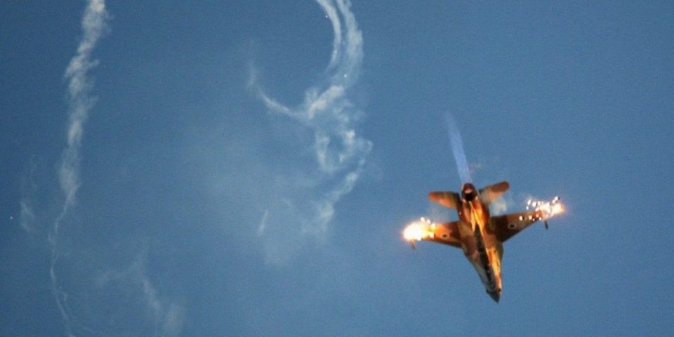 Drama na nebu iznad Ukrajine: Srušio se moćni lovac F-16, pilot za dlaku izbegao smrt!