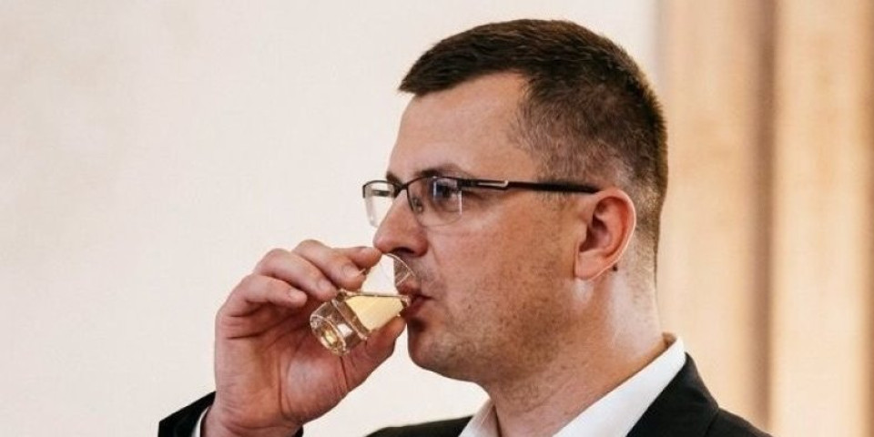 Skandal! Parandilović ponovo pijan "k'o čep", nalokao se na svadbi u Priboju, ali to nije najgore... (FOTO/VIDEO)
