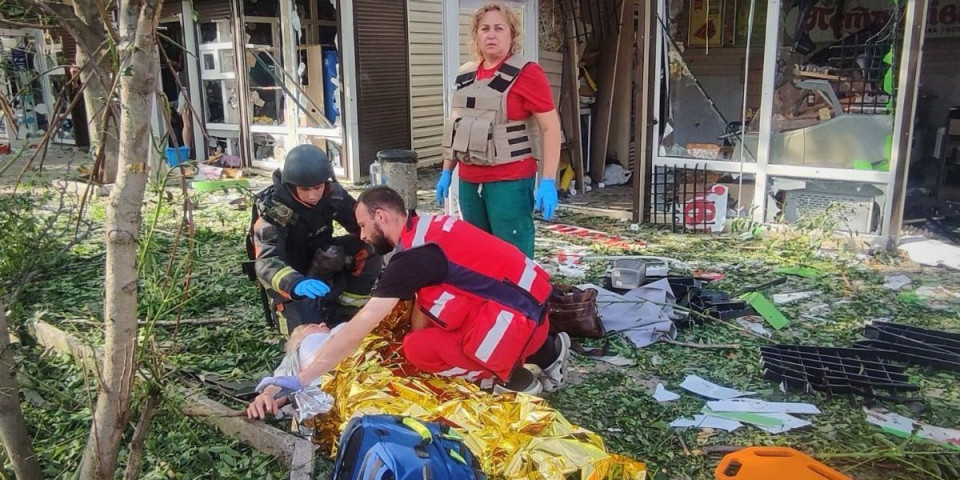 (UZNEMIRUJUĆE) Rusi ih razneli! Krvavi napad u Zaporožju, kamere snimile horor, ima mrtvih i ranjenih!