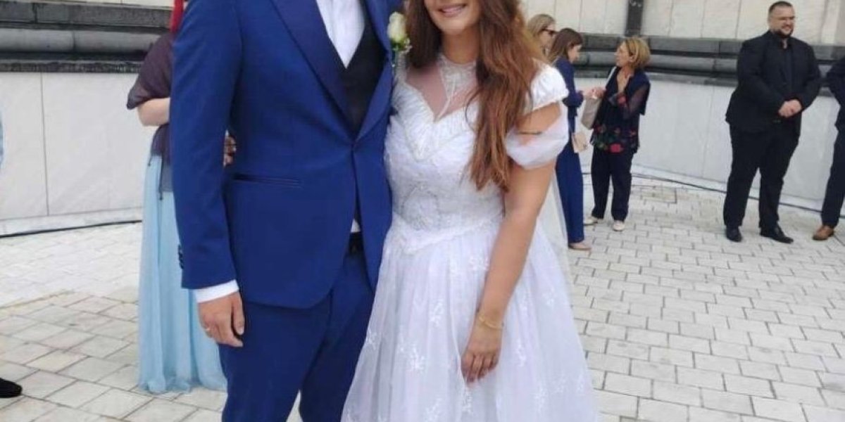 Mladenci ispred Hrama Svetog Save