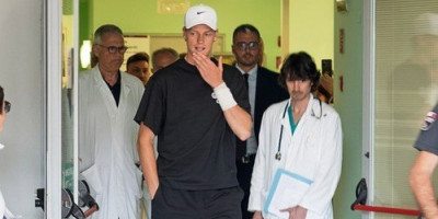 Prve Sinerove fotografije iz bolnice: Doktori ne s