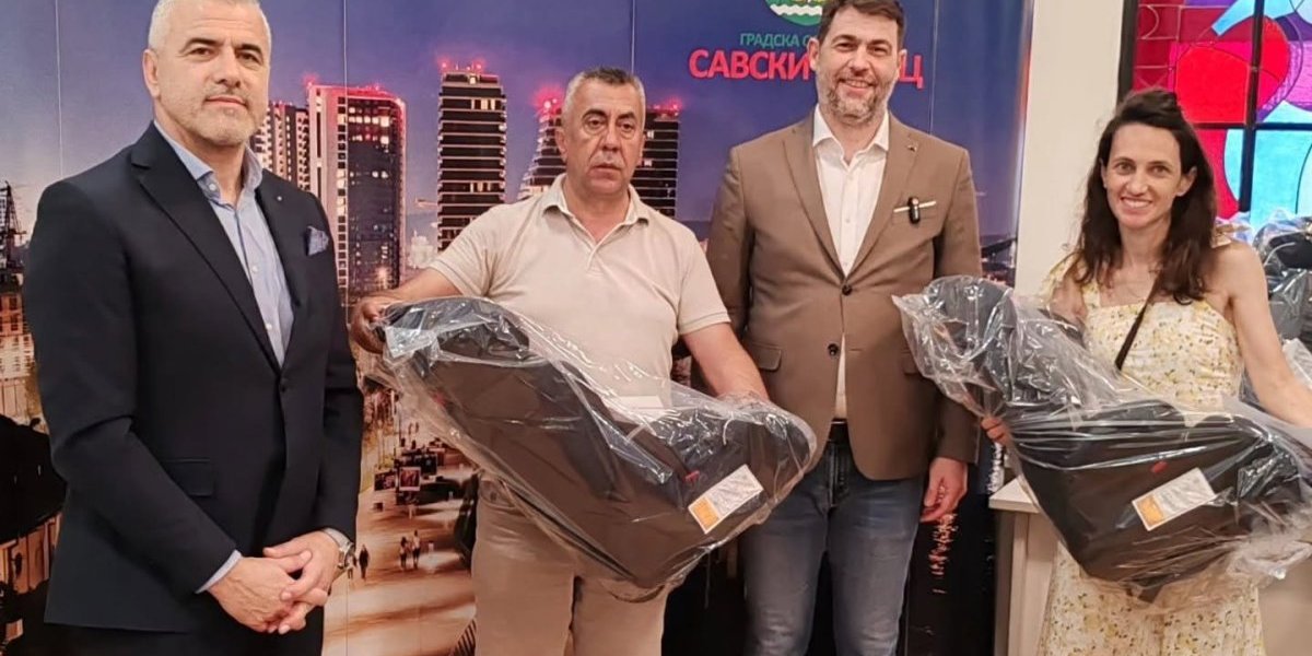 Roditelji sa Savskog Venca na poklon dobili auto-sedišta za decu
