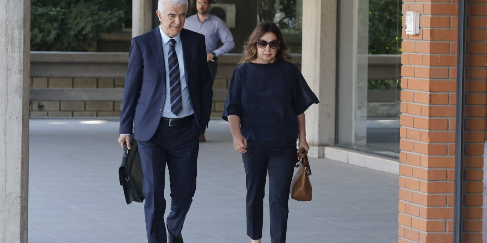 Dignute glave i bez trunke emocija: Miljana Kecmanović stigla na završne reči suđenja dečaku-ubici hladnokrvnija nego ikad (FOTO)