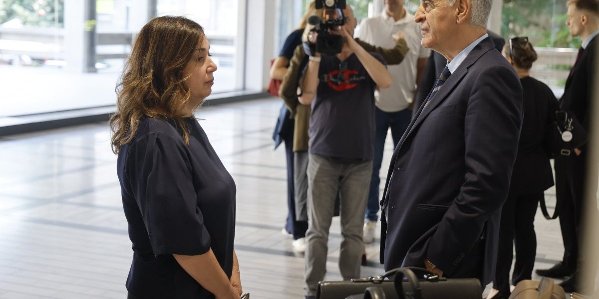 Miljana Kecmanović sa advokatom
