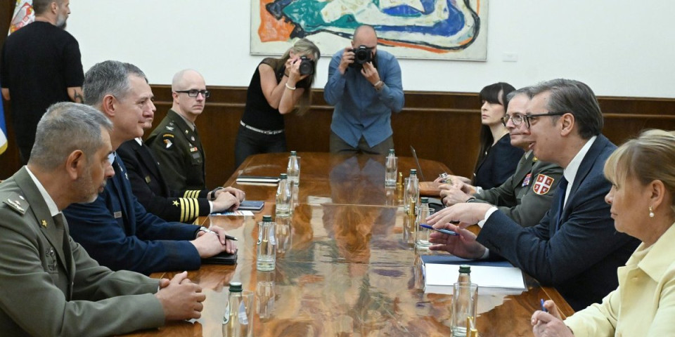 Vučić sa NATO komandantom: U fokusu mir i stabilnost na KiM, zaštita srpskog naroda i poštovanja Rezolucije 1244 (FOTO)