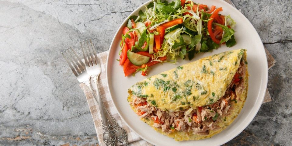 Brzi omlet sa tunjevinom koji zamenjuje ceo obrok: Gotov za 15 minuta i pun proteina