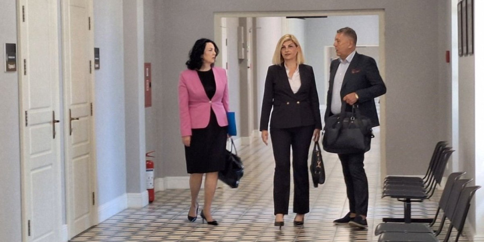 Počelo suđenje bivšoj gradonačelnici Niša: Dragana Sotirovski se u sudnici zadržala 15 minuta