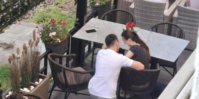 Pogledala sa terase i odmah zgrabila telefon: Rank