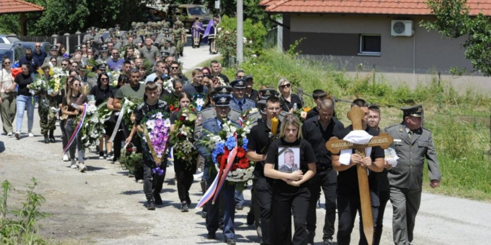 Tuga u Kraljevu: Sahranjen Milovan Jovanović, stariji vodnik  Vojske Srbije