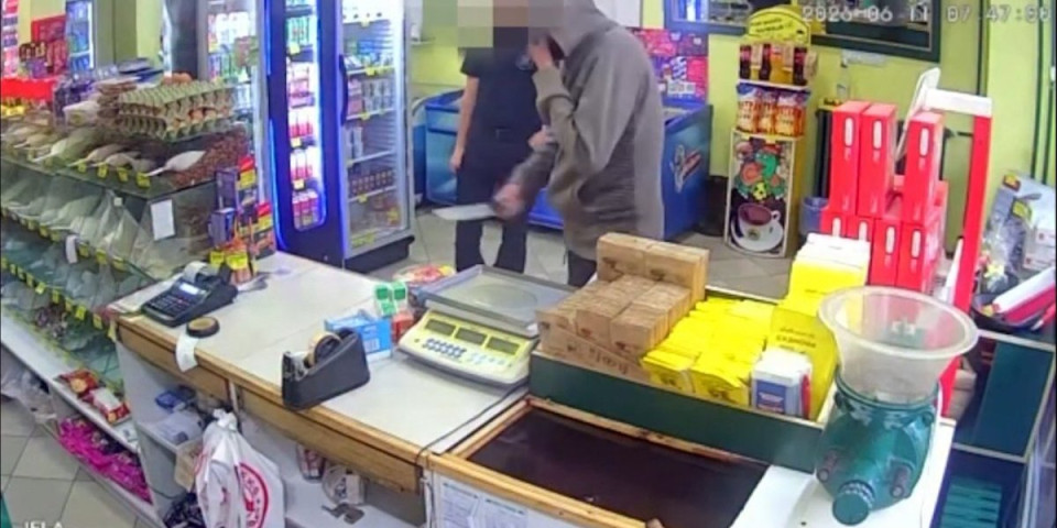 Pljačkaš upao u radnju u Šapcu sa ogromnim nožem, a onda se pojavio Luka: Pogledajte hrabru intervenciju vatrogasca (VIDEO)