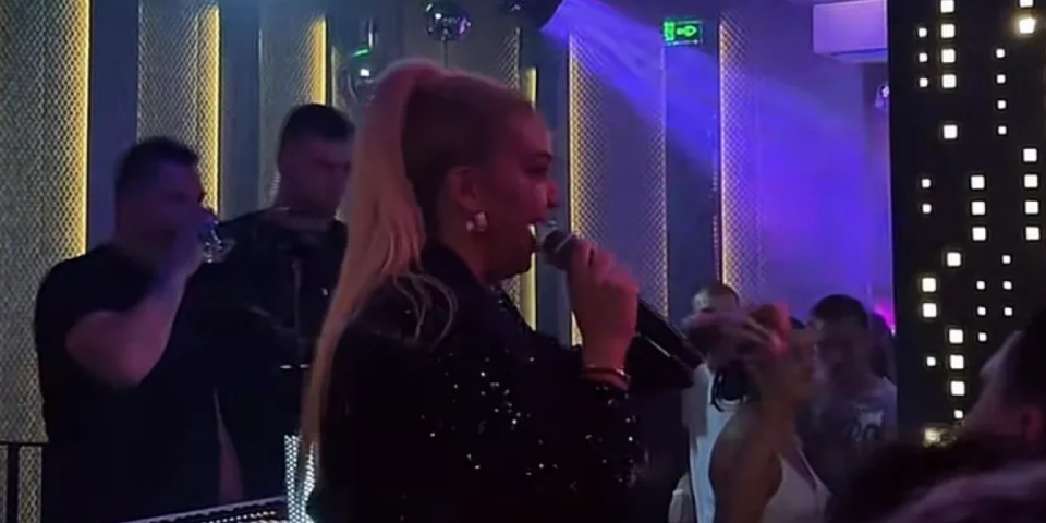 (VIDEO) Prekinut nastup Milice Todorović: Pevačica ušla u žestok klinč sa publikom