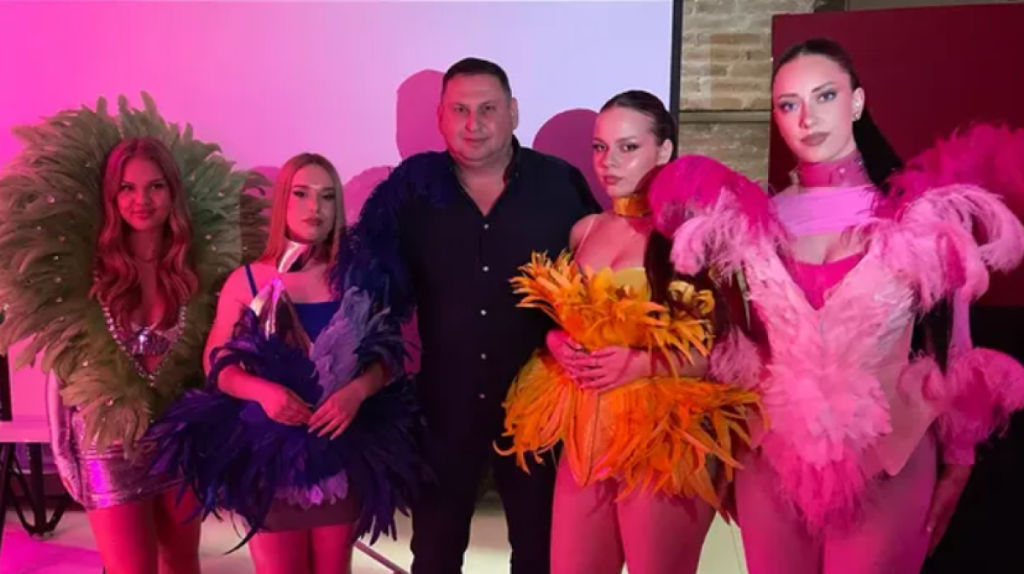 Takiju Kazanovi popustile kočnice! Uhvaćen u seksi klinču sa devojkama mlađim od Maje, snimak ćete gledati danima