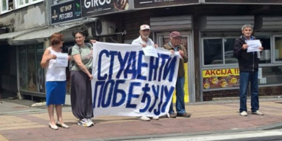 Blam veka! Da li je ovo najmasovniji skup u istoriji blokadera? Najavljivali hiljade a jedva skupili 3 čoveka (FOTO)
