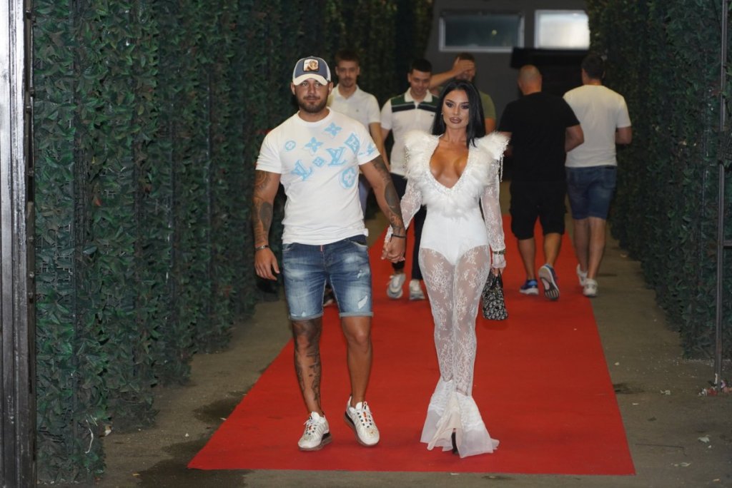 "Moje grudi su bolje!" Starleta ugradila nove sedmice, pa potkačila Jovanu Jeremić