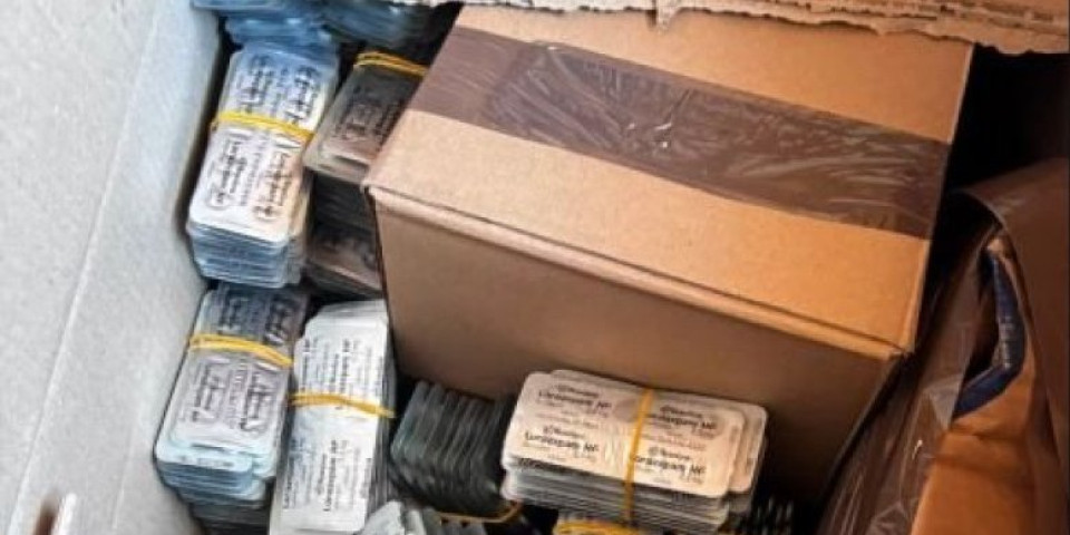 Pao diler u Zrenjaninu: Pronađeno preko milion tabletai 5.000 boksova cigareta (FOTO)