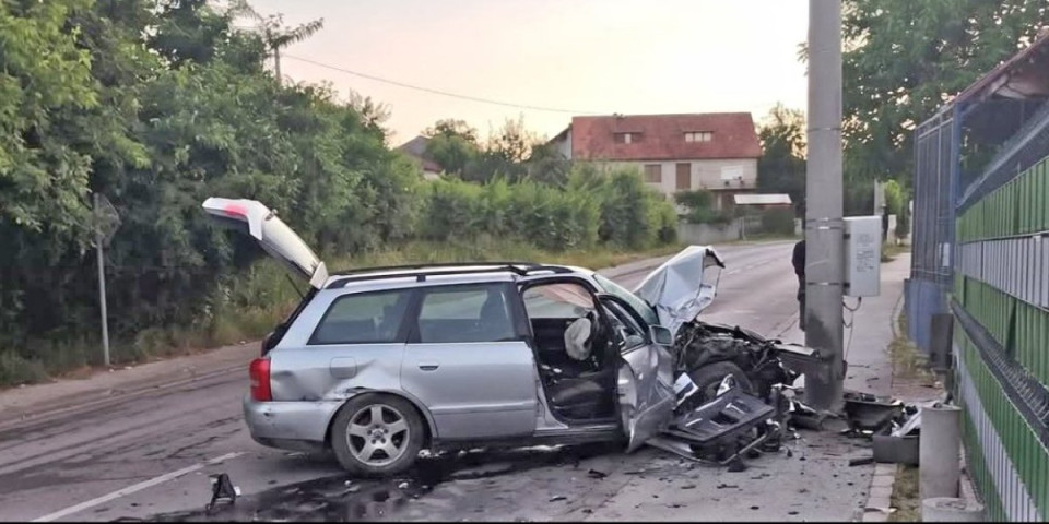 Zakucali se u banderu "audijem"! Horor u Kragujevcu - Dvojica mladića hitno prebačena u bolnicu (FOTO)