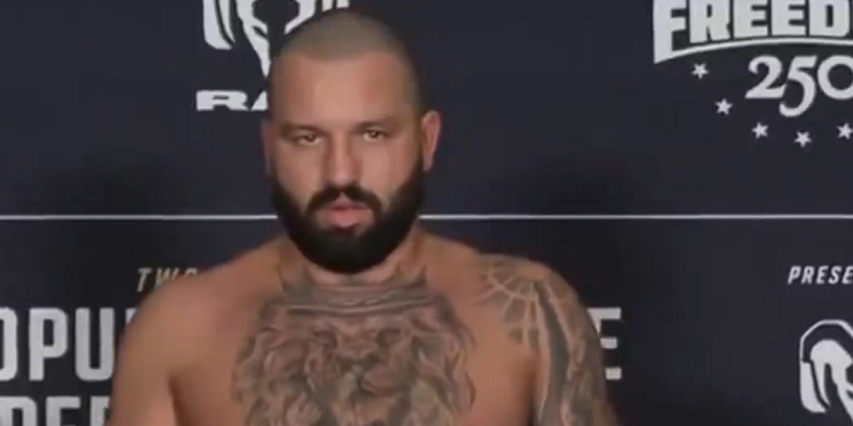 Šok scena: Došao na merenje, pa se ispovraćao pred svima (VIDEO)