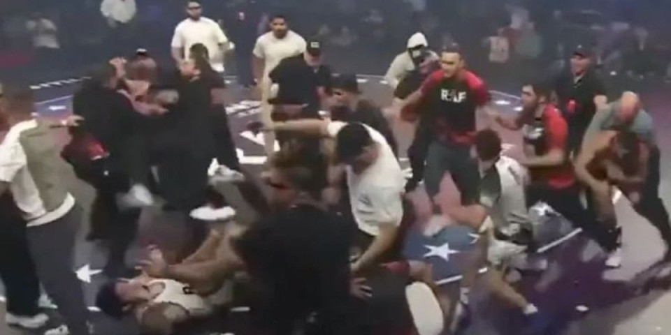 (VIDEO) Sevaju pesnice, ne zna se ko koga bije: Čimaev demolirao Denisa, pa nastao totalni haos u ringu