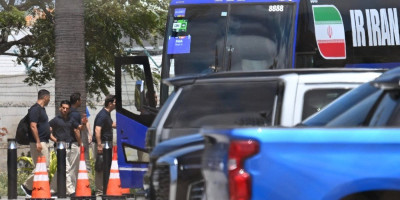 Fudbaleri Irana sleteli u Ameriku i dobili neprijatan doček! Evo šta se događalo u Los Anđelesu (FOTO)