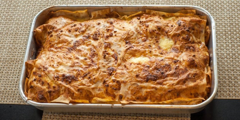 Gibanica od starog hleba: Recept koji pretvara ostatke u ukusan obrok za celu porodicu