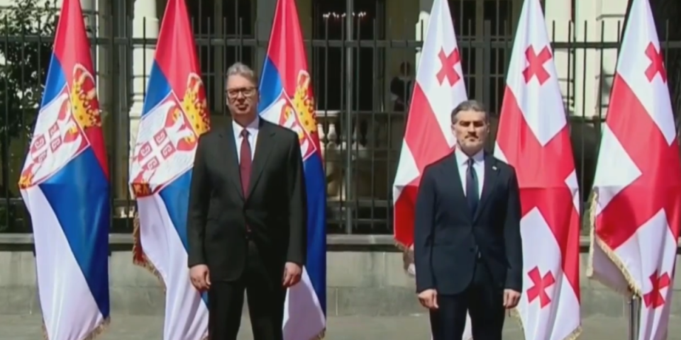 Vučić u poseti Gruziji: Predsednik razgovarao sa Kavelašvilijem, posle svečanog dočeka uz vojne počasti i crveni tepih (FOTO)