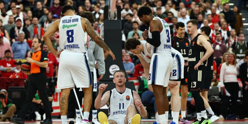 Počelo je osipanje - Evroligaša u istom danu napustila dva košarkaša