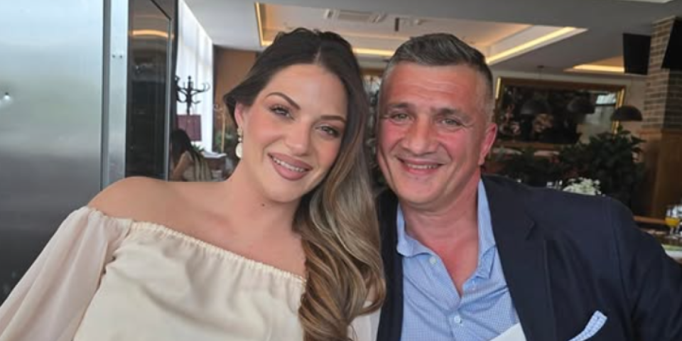 Zvanično je i u opšitini! Isplivao dokaz sa intimnog venčanja ćerke Suzane Mančić i 23 godine starijeg generala