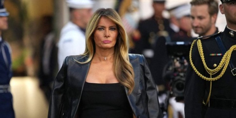 Melanija Tramp mami na greh: Prva dama zategnuta kao praćka - svi su gledali njen dekolte (FOTO)