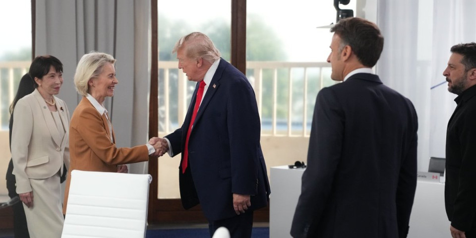 Tramp se pravio da ne vidi Zelenskog?! Snimak sa G7 hit na mrežama (FOTO/VIDEO)