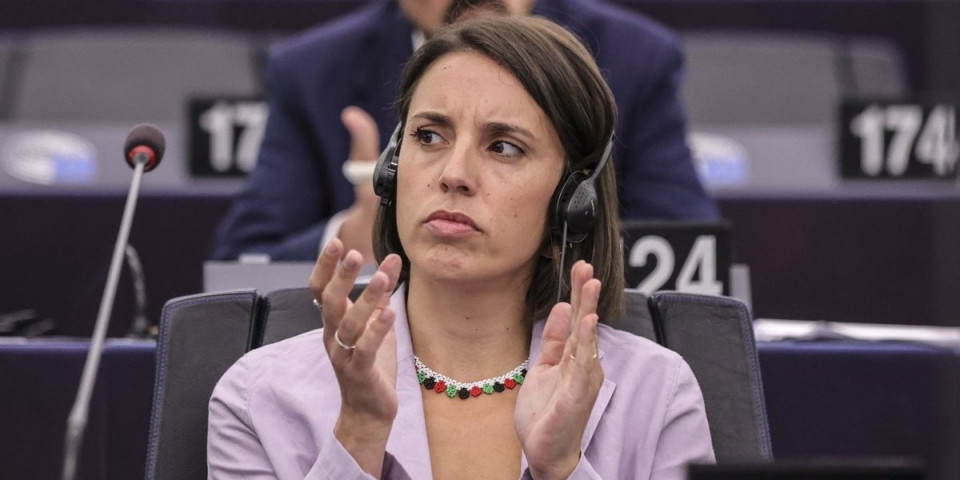 Španska političarka patosirala Trampa pred svima: Ljudi gledaju i ne veruju šta je uradila! (FOTO/VIDEO)