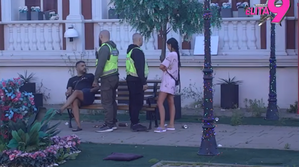 Letele stvari, prštale uvrede, a obezbeđenje jedva sprečilo haos - Ovi skandali orili su se Belom kućom!