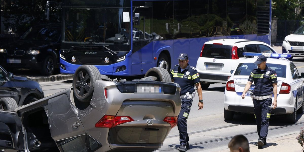 Policija na mestu sudara