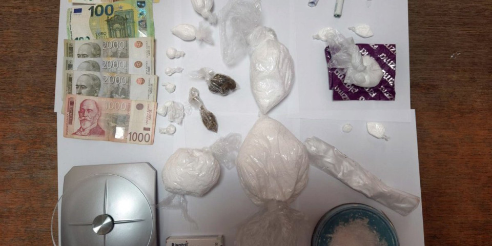 Amfetamin, marihuana i tablete: "Pao" muškarac u Staroj Pazovi, policija mu pretresla stan i šokirala se